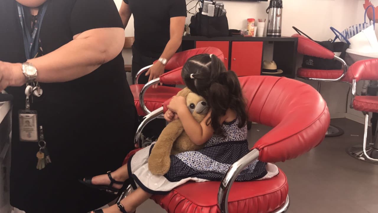 Giulietta quería verse tan linda como su mamá y se preparó para una sesión de maquillaje.