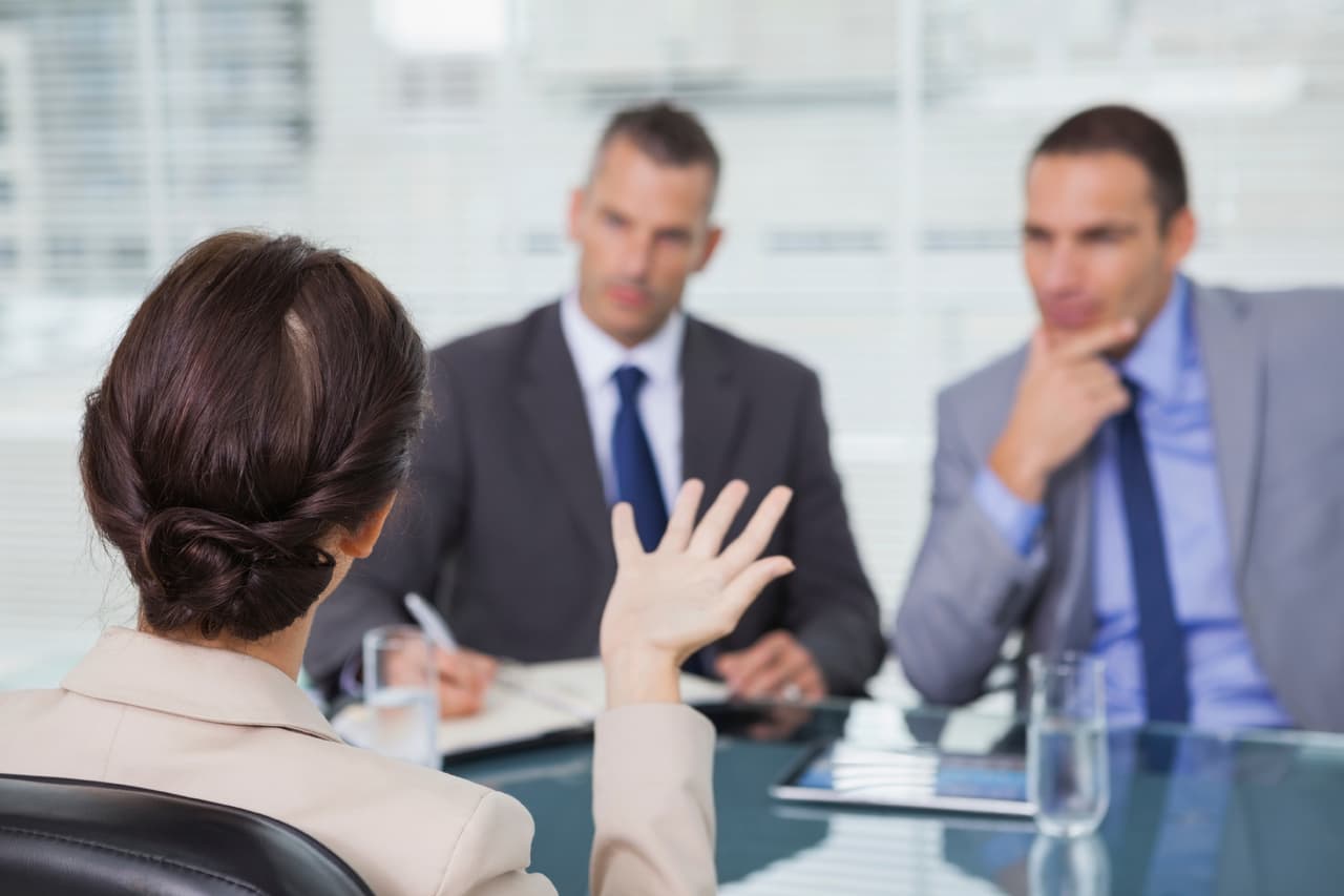 Se debe ser muy clara en comunicar una diferencia competitiva, con base en la experiencia, potencial y no pretender cualidades que no se tienen.