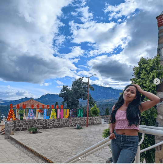 En la charla, la nominada al Oscar reveló que en la secundaria se sintió insegura por el tamaño de sus pantorrillas, pues era más grande de lo que se consideraba aceptable para los estándares de la época.