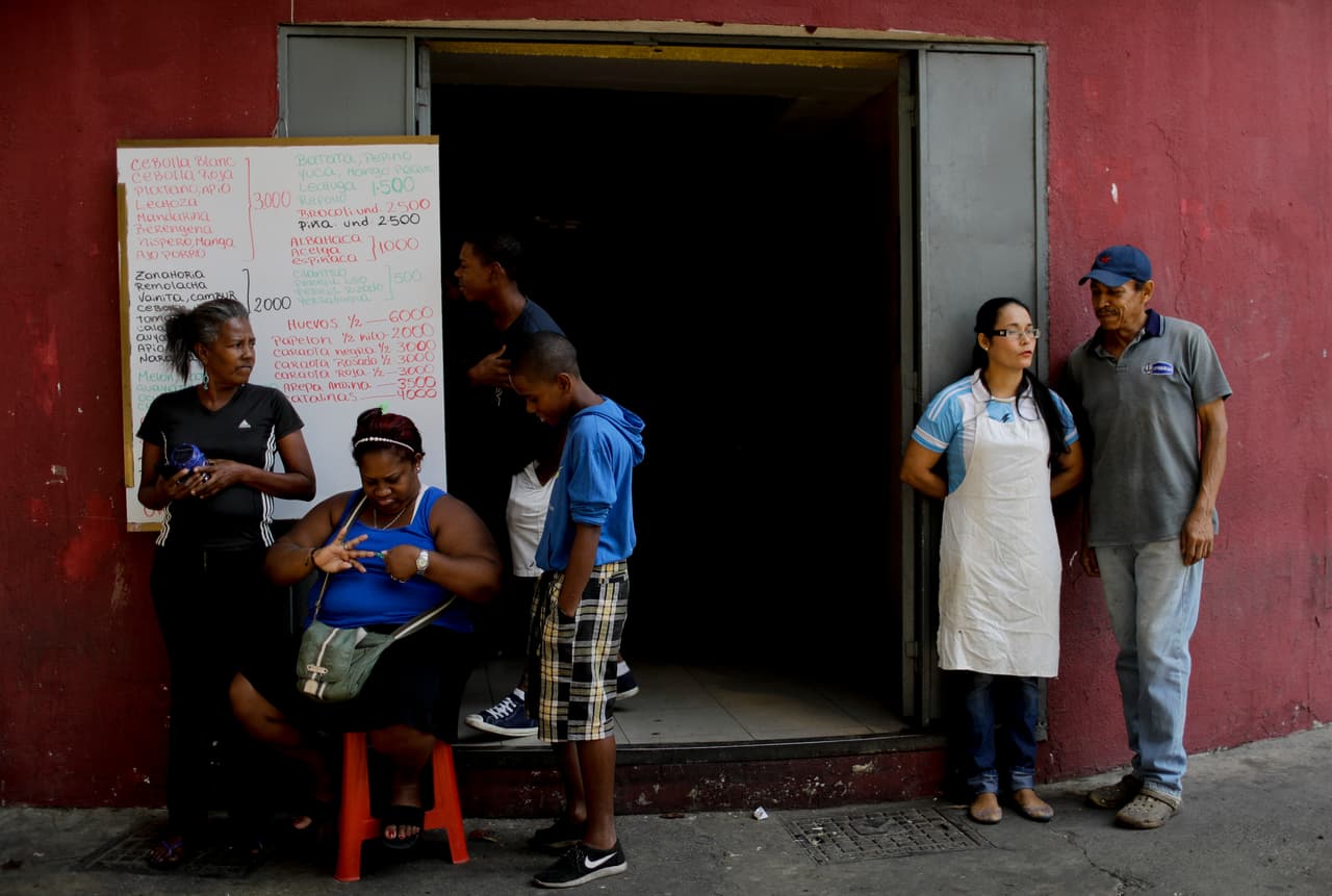 Las operaciones en el principal terminal de exportación de petróleo, Jose, fueron afectadas por los cortes de luz, dijeron a Reuters trabajadores de la estatal Petróleos de Venezuela (PDVSA). El resto de la industria petrolera, que cuenta mayormente con suministro propio, no reportó fallas.