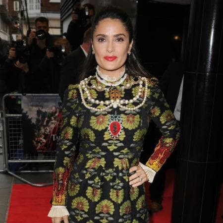 <b><a href="https://www.univision.com/shows/primer-impacto/salma-hayek-habla-sobre-el-acoso-que-habria-sufrido-a-manos-del-productor-harvey-weinstein-video">Salma Hayek no sigue las reglas</a></b>, al menos así lo demostró cuando pasó por alto los señalamientos de no fumar en el aeropuerto Heathrow de Londres.
<br>