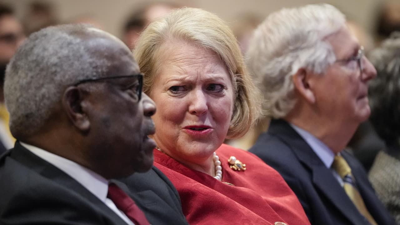 La esposa del juez de la Corte Suprema Thomas ‘en problemas’ por su activismo para revertir las elecciones 2020