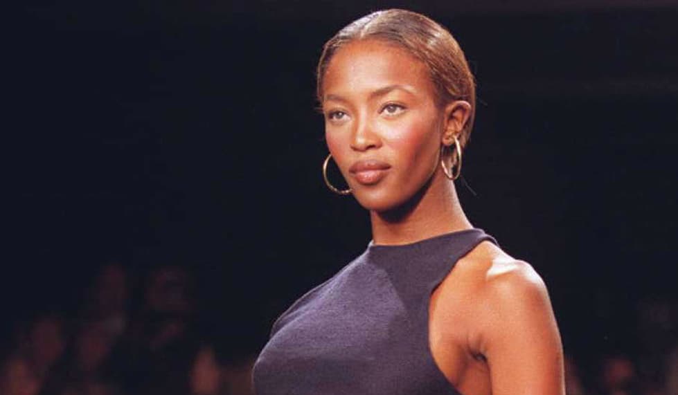 <b>Naomi Campbell. </b>Al ser la primera mujer de raza negra en aparecer en la portada del 
<a href="http://www.vogue.co.uk/person/naomi-campbell">Vogue</a> francés, en agosto de 1989, la súper modelo marcó un antes y un después en el mundo de la belleza. Finalmente esta industria, comenzaba a colorearse con tonalidades marrones. A casi tres décadas de tan trascendental acontecimiento, a Naomi se le sigue considerando la reina de las pasarelas y su belleza se mantiene con el paso de los años.