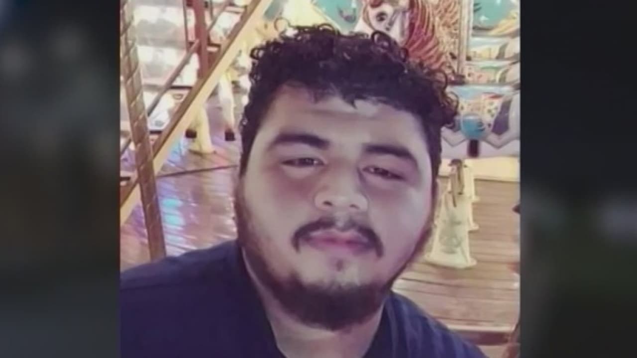 Padres de joven que murió aplastado por una puerta en Dickies Arena demandan a los administradores de ese lugar

