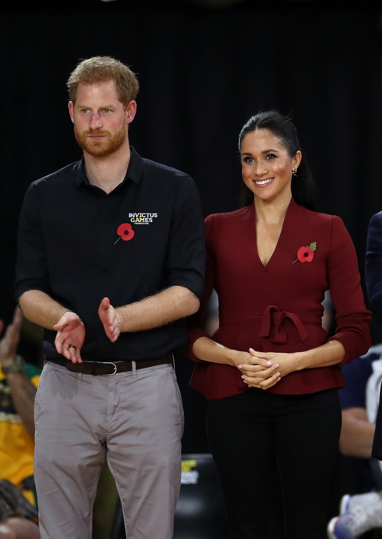 "Quizás Harry no quiere que la gente se les acerque y use a sus perros como excusa para hablar. ¡Y, por supuesto, el perro sin nombre mantiene su privacidad, ya que no nos dirá su nombre!", puntualizó.