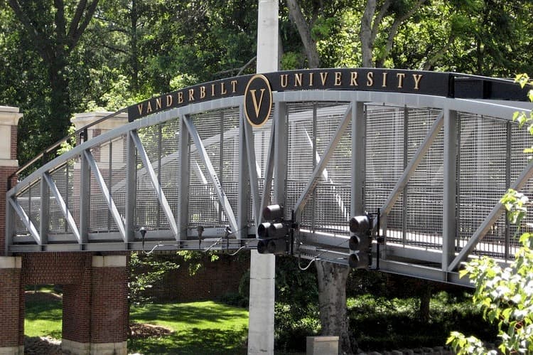 <b>University de Vanderbilt</b>
<br>Ofrecer clases de especialización sobre política y leyes de marihuana.