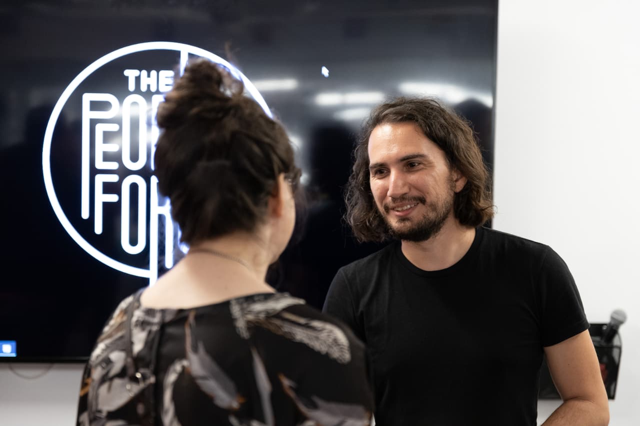 Cacri, cuyo nombre hace alusión a un tipo de perro de la calle en Venezuela, sin una raza definida, es un proyecto
<br>que comenzó en Caracas, la capital de Venezuela.