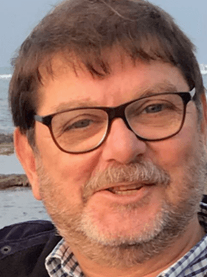 <h3 class="cms-H3-H3">Ruwayn Omar Murad</h3>
<br>
<br>Este hombre de 60 años, oriundo de Beirut, Líbano, 
<a href="https://www.fbi.gov/wanted/parental-kidnappings/ruwayn-omar-murad" target="_blank">es buscado acusado de secuestrar a sus dos hijos</a> de la residencia de los padres de su exesposa en Rutland, Vermont, el pasado 30 de abril del 2000. 
<br>
<br>Aquel día, Murad sacó a los dos niños al patio de la residencia para jugar con ellos y minutos después fue visto obligando a los menores a subir a un vehículo en el que abandonaron el lugar.
<br>
<br>Un mes después, Murad fue acusado de secuestro parental internacional. 
<br>
<br>Si bien los dos menores han sido ubicados y rescatados de forma segura, Murad -quien es un ciudadano estadounidense naturalizado- sigue fugitivo. 
<br>
<br>La agencia cree que está en la capital de Líbano, aunque advierte que también tiene vínculos con Siria, Turquía, Jordania, Francia y Massachusetts, en Estados Unidos. 
<br>