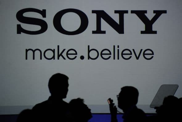 Sony en general se encuentra en problemas al perder $3.1 mil millones en su último año fiscal alcanzando sólo $86.5 mil millones en ganancias. A eso se une la disputa de Sony Games contra Microsoft y Nintendo, así mismo, la rama electrónica de esta empresa ha encontrado una fuerte competencia con Apple. Howard Stringer, CEO de Sony, se encuentra presionado para hacer algo que incremente lo más pronto posible el valor de la compañía.