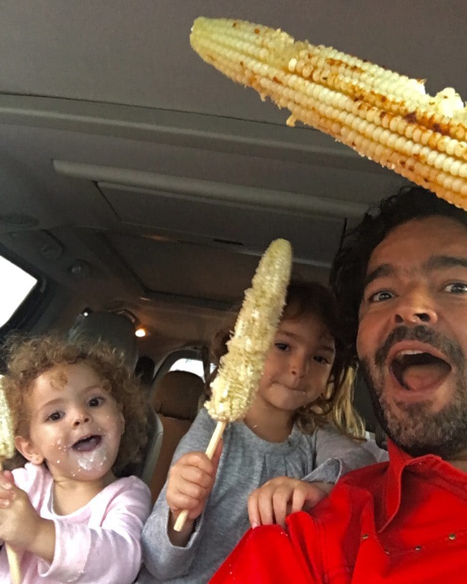 Montero es padre de Daniel y Pablo, a quienes procreó con Raquel Piedra y Sandra Vidal, respectivamente. También tiene dos hijas, Carolina y Daniela (con él en la foto). Las tuvo con Carolina Van Wielink.
<br>