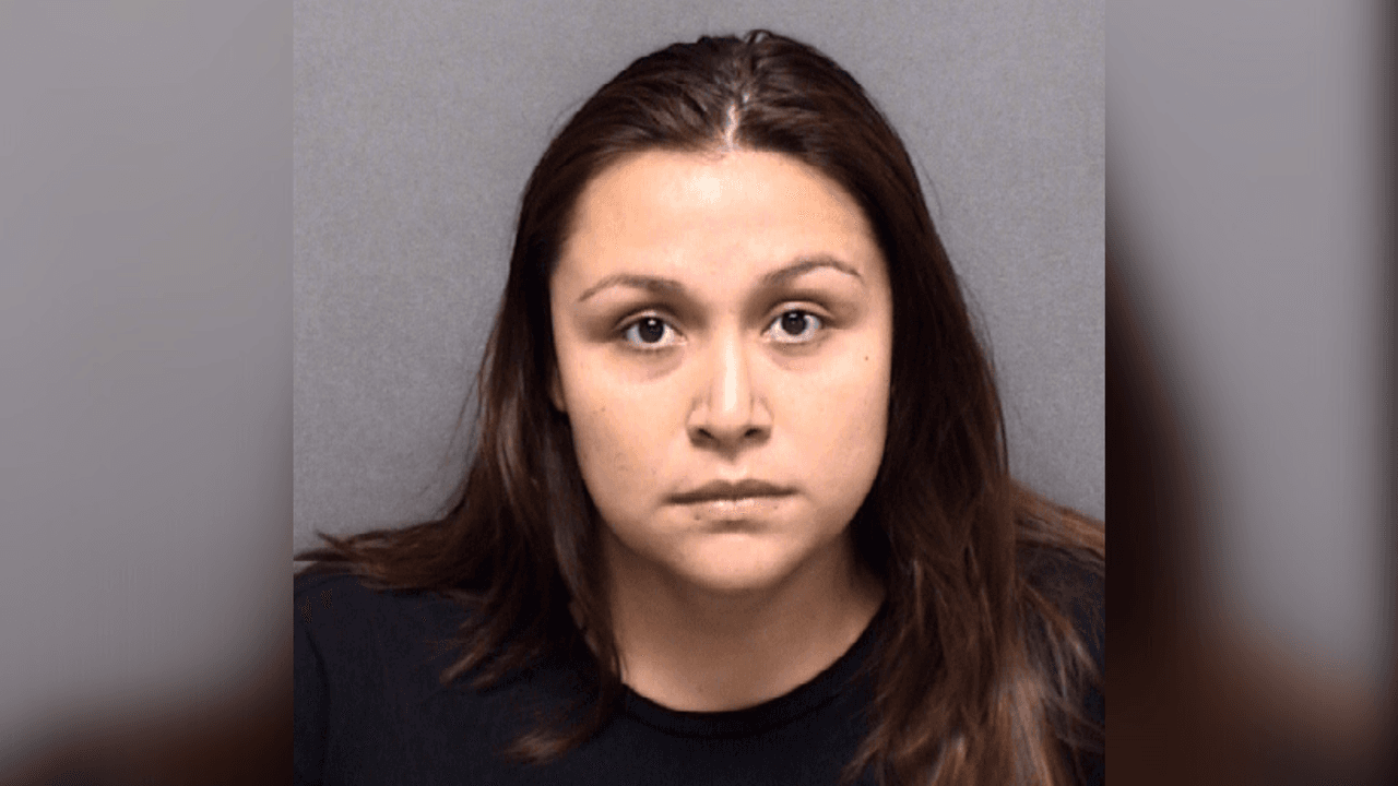 “Voy tarde al trabajo”: mujer sospechosa de atropellar a oficial al dejar a hijo en escuela