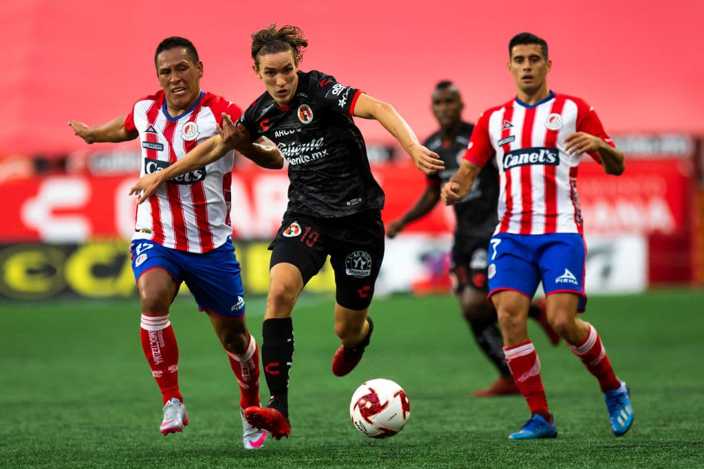 Con goles de Nicolás Ibáñez y Ramiro González, el Atlético San Luis se impone como visitante y consigue su primer victoria del torneo.