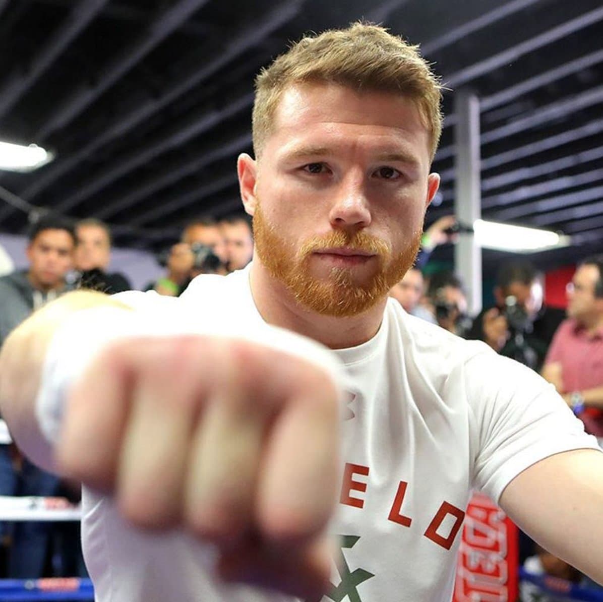 A 'El Canelo', otras mujeres le ha sabido llegar al corazón, aquí un recuento de sus amores.