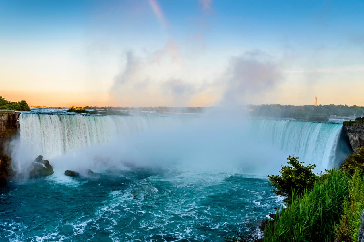 Las 
<b>Cataratas del Niágara, en la frontera entre EEUU y Canadá </b>conforman uno de los escenarios naturales más imponentes del mundo. Foto: iStock.