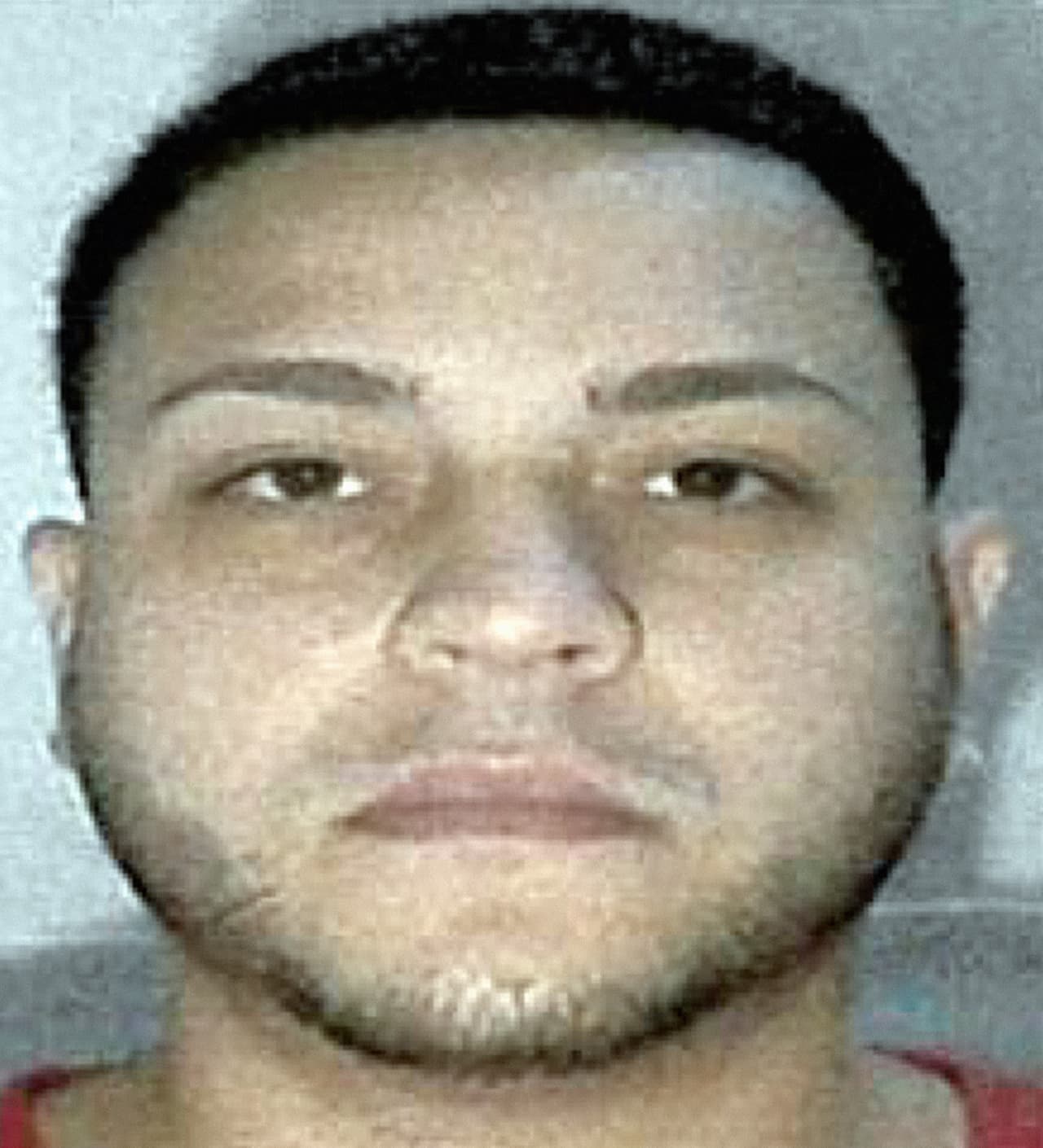 Nelson Raúl Galarza Santiago de Arecibo. Buscado por Ley 54 con una fianza de $150,000.