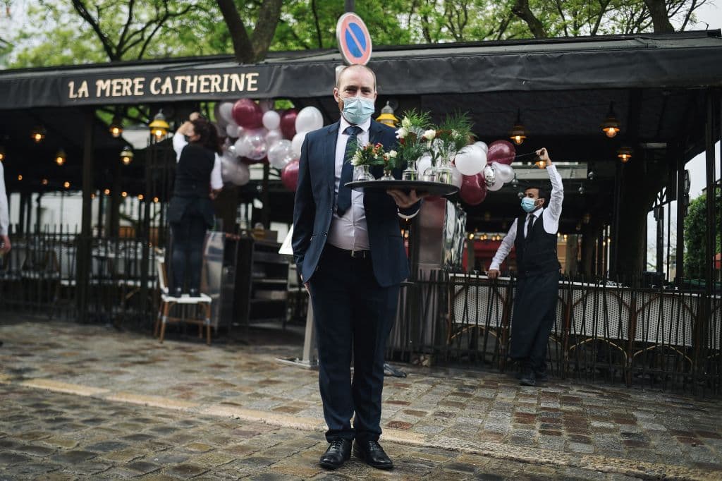 Con más de 108,000 muertos, Francia es uno de los países europeos más afectados por el
<a href="https://www.univision.com/temas/coronavirus">coronavirus</a>, pero la situación sanitaria ha mejorado tras las duras restricciones y la vacunación, que ya está avanzando en esa nación.