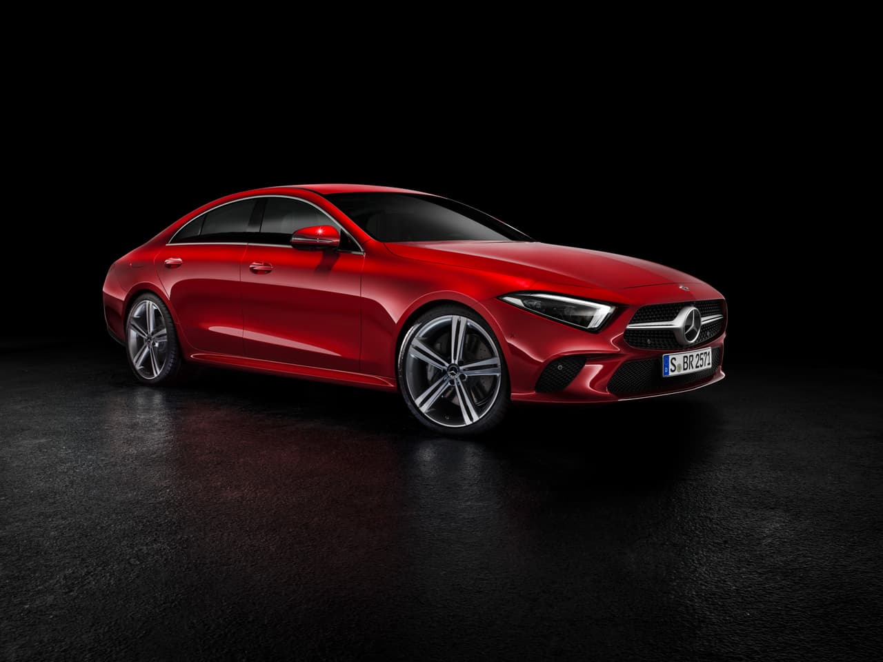 La presencia de la tercera generación del Mercedes-Benz CLS es imponente y asegurará a sus dueños 
<b>una llegada triunfal</b> pero con un espíritu juvenil y deportivo.