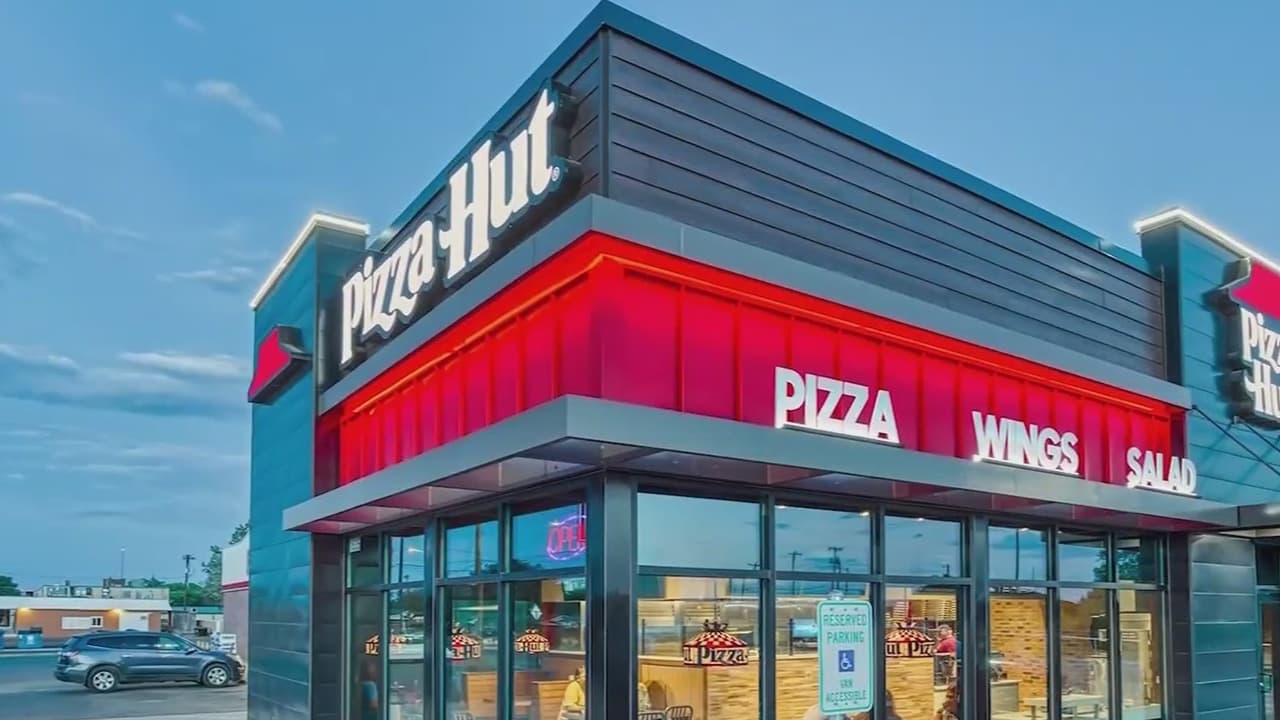 Noticias de negocios en 1 minuto: Pizza Hut cierra sucursales en EEUU, ¿qué pasará con la marca?