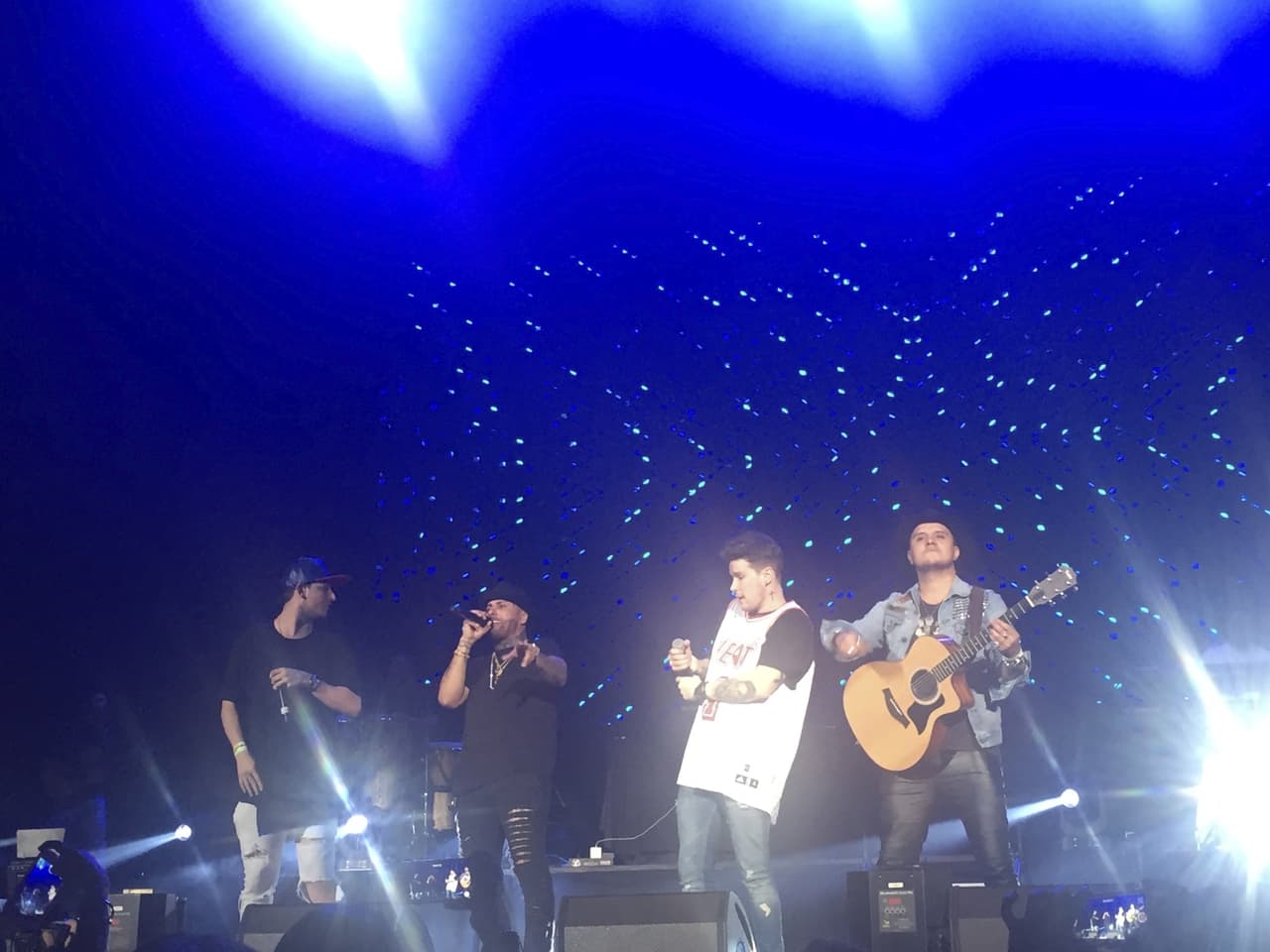 Piso 21 abrió el concierto de Nicky Jam.