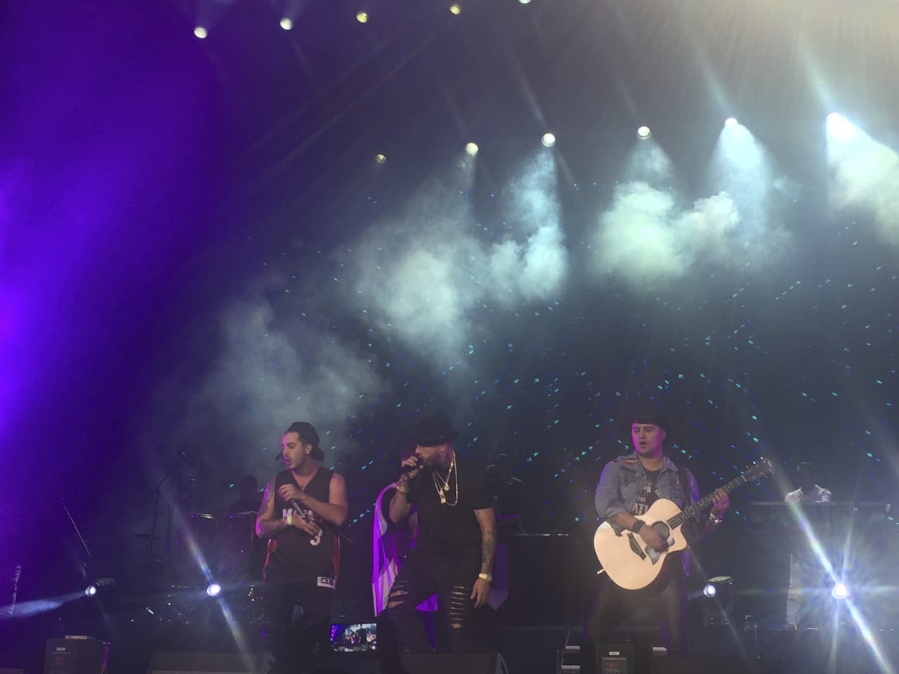 Piso 21 abrió el concierto de Nicky Jam.