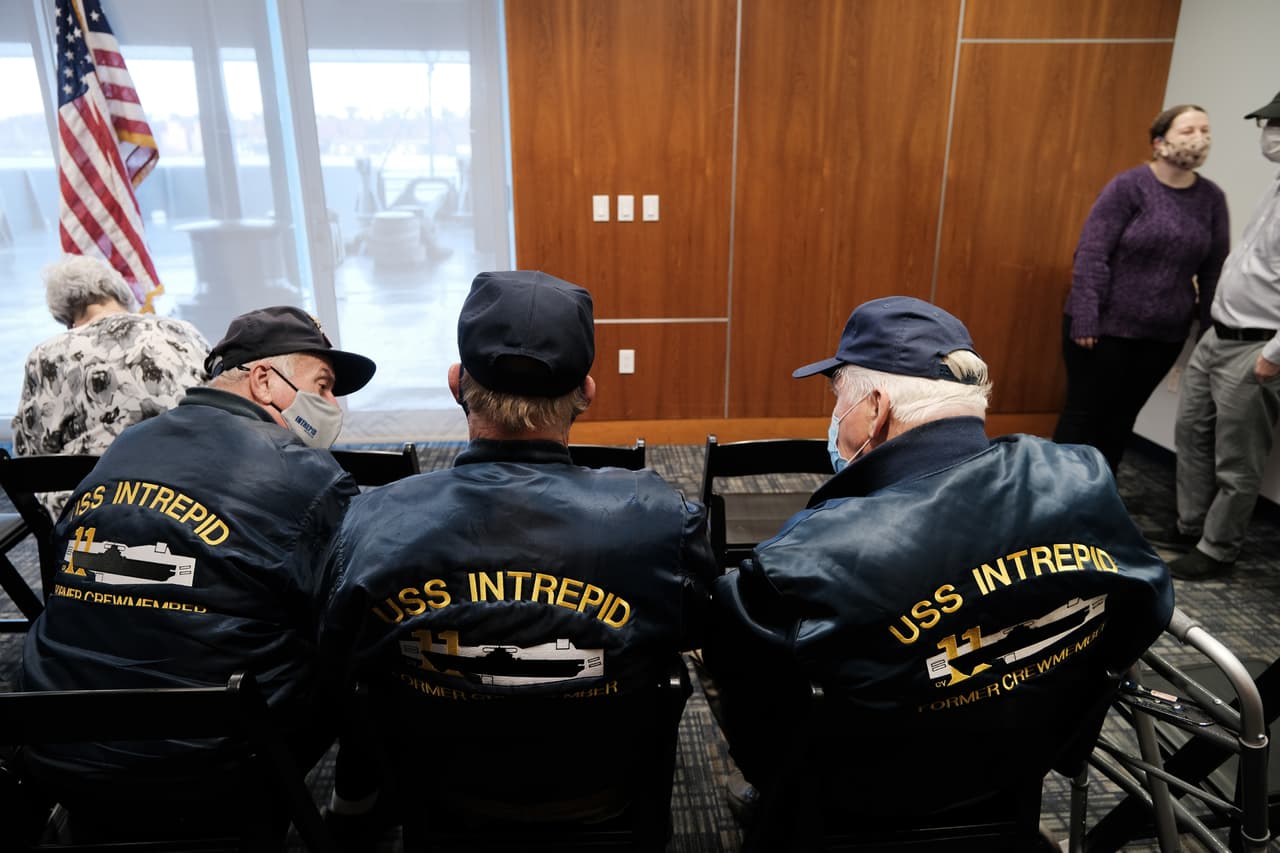 A esta ceremonia asistieron familiares de sobrevivientes al ataque a Pearl Harbor.