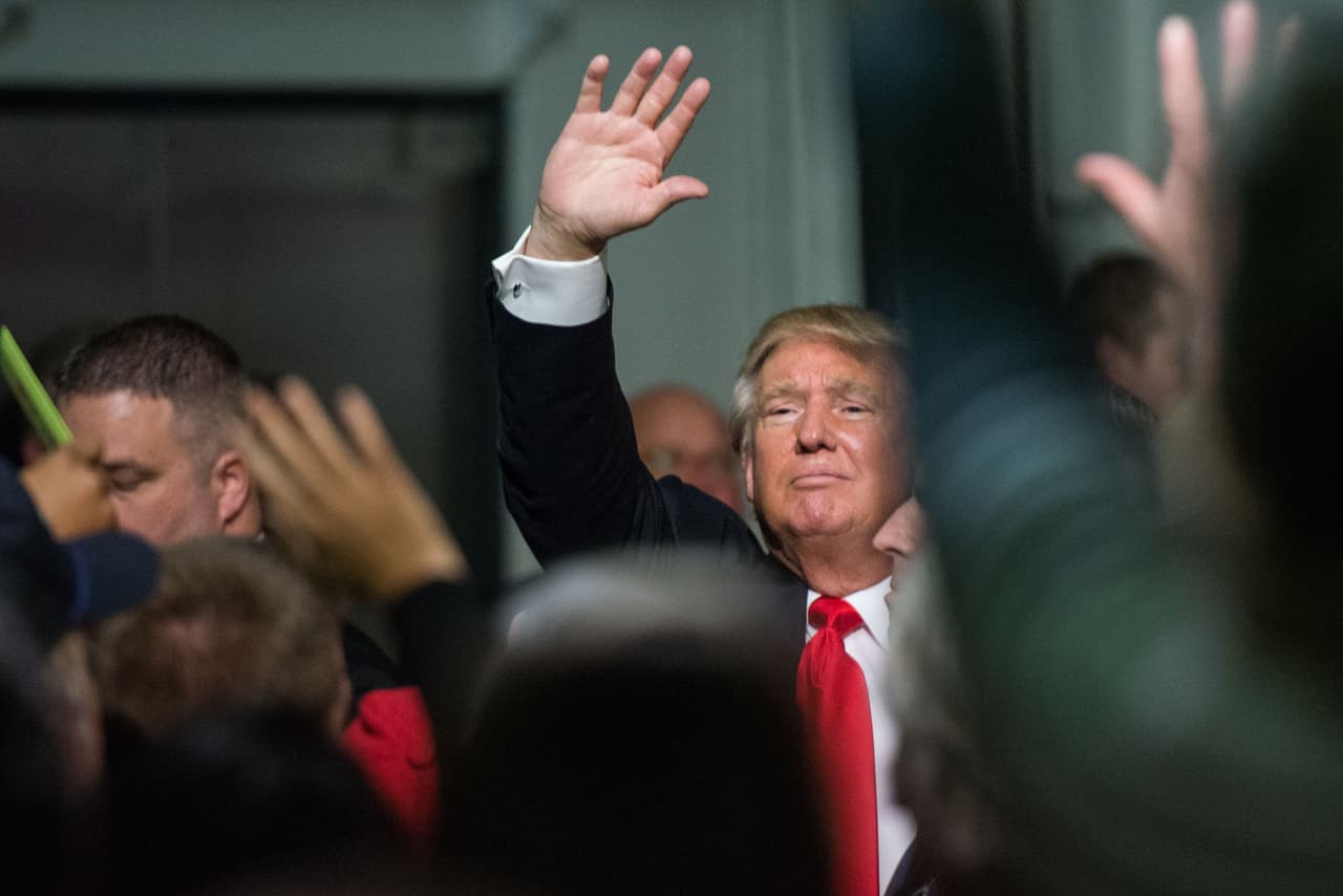 Donald Trump sigue a la cabeza en encuesta pese a sus comentarios sobre musulmanes