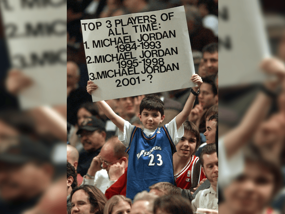 Michael fue llamado a la banca aún con un minuto por delante, sin embargo, la ovación era tan grande que tuvieron que esperar a que se tranquilizara el estadio para seguir con el partido.