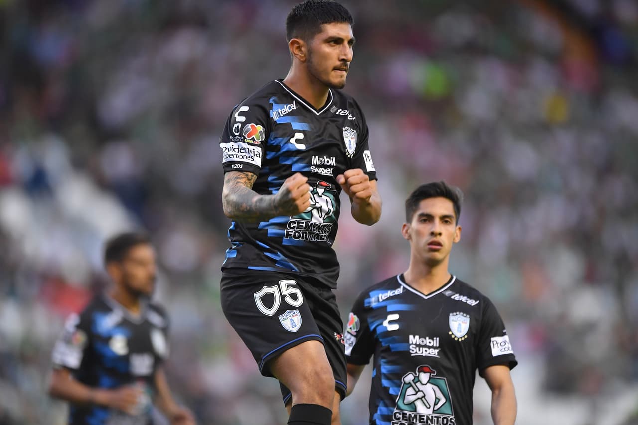 Pachuca y Chivas de Guadalajara están en negociaciones por Víctor Guzmán, aunque la cifra por el jugador sería un tema que tiene frenadas las conversaciones.