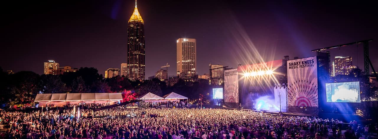 <b>Shaky Knees Music Festival</b>
<br>
<b>Fechas</b>: 5 al 7 de mayo
<br>
<b>Sitio web</b>: 
<a href="https://www.shakykneesfestival.com/">https://www.shakykneesfestival.com/</a> 
<br>
<br>Con más de 60 bandas cada año, Shaky Knees es el sueño de los amantes del rock. Desde su creación en 2013, Shaky Knees ha presentado una alineación diversa que va desde artistas de fama mundial hasta emergentes. Este año, entre las bandas de renombre que participan están The Killers, Muse y The Lumineers.