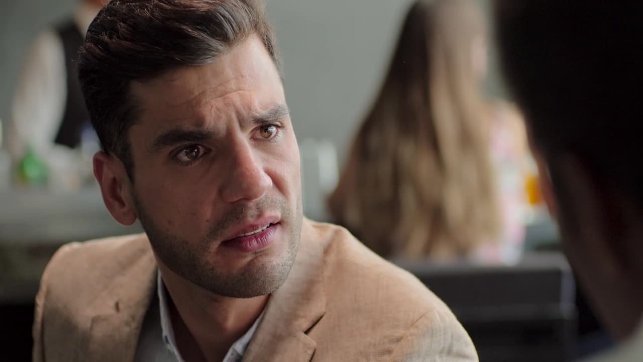 Aunque a Adrián no le pareció que la oferta fuera menor, tuvo que aceptar trabajar en Prisma Producciones ante la quiebra de Sina.