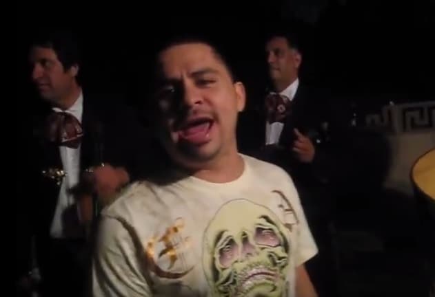 A pesar de que este video causó revuelo entre sus fans pues lo vincularon con el caso que enfrenta y que lo mantiene desde hace 10 días tras las rejas, su manager aclaró que no tiene nada qué ver.