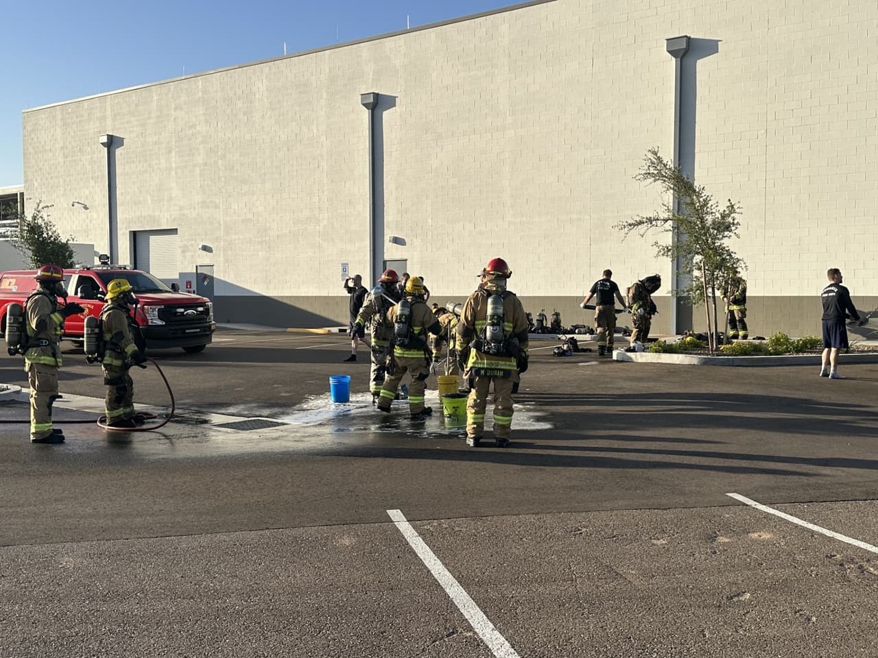 Se incedian cuatro camiones eléctricos en el almacén de la empresa Nikola