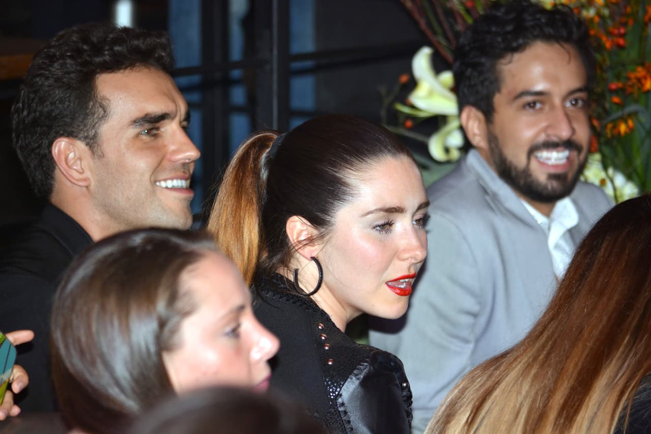 "Felicidades amor por este nuevo proyecto, te admiro por todo lo que has trabajado para llegar hasta donde estas y lo que falta, pero más te admiro por el maravilloso hombre que eres. 
<a href="https://www.instagram.com/marcusornellas/">@marcusornellas</a> Sin duda el villano más guapo que he visto!" escribió la actriz.