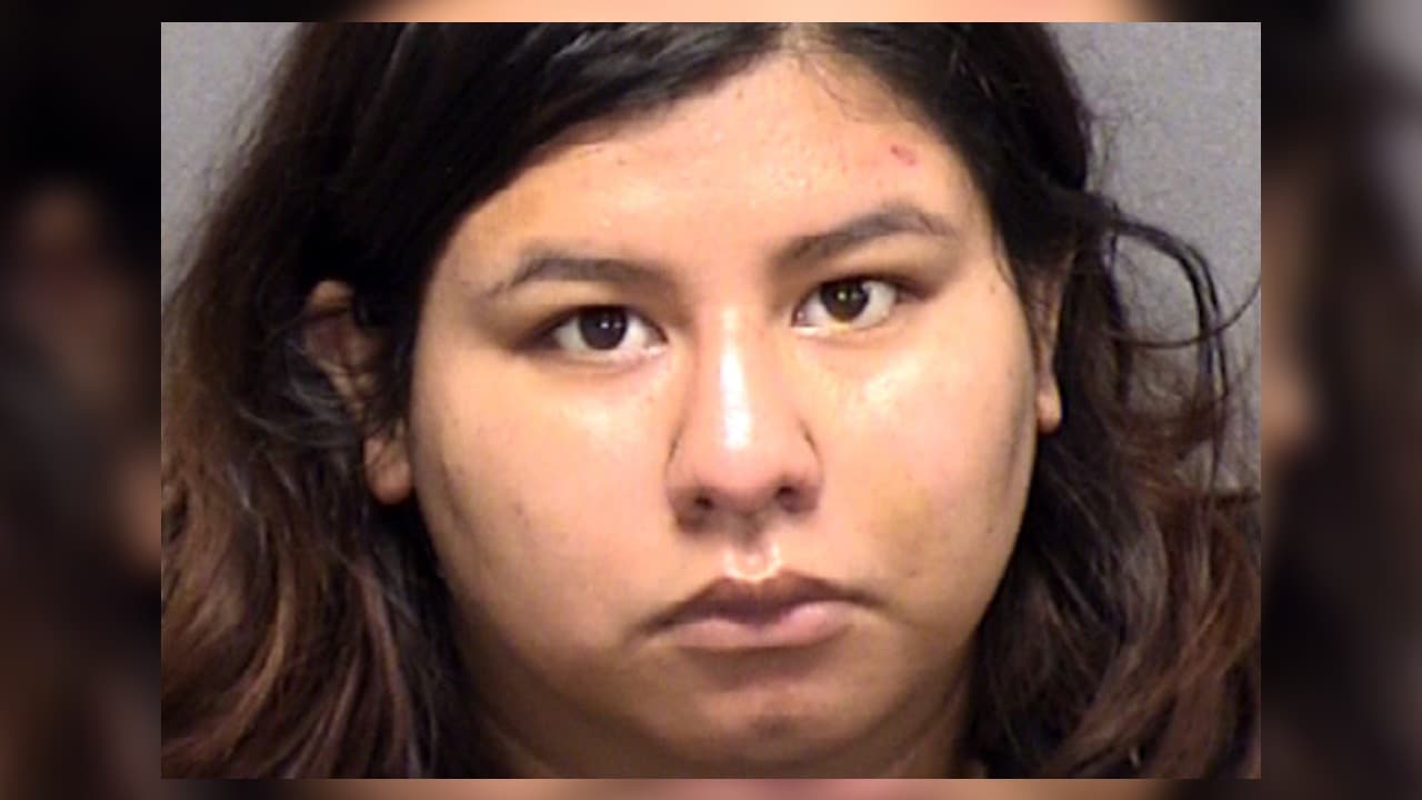 Hispana arroja cartones de leche, araña y lesiona a su víctima en Atascosca