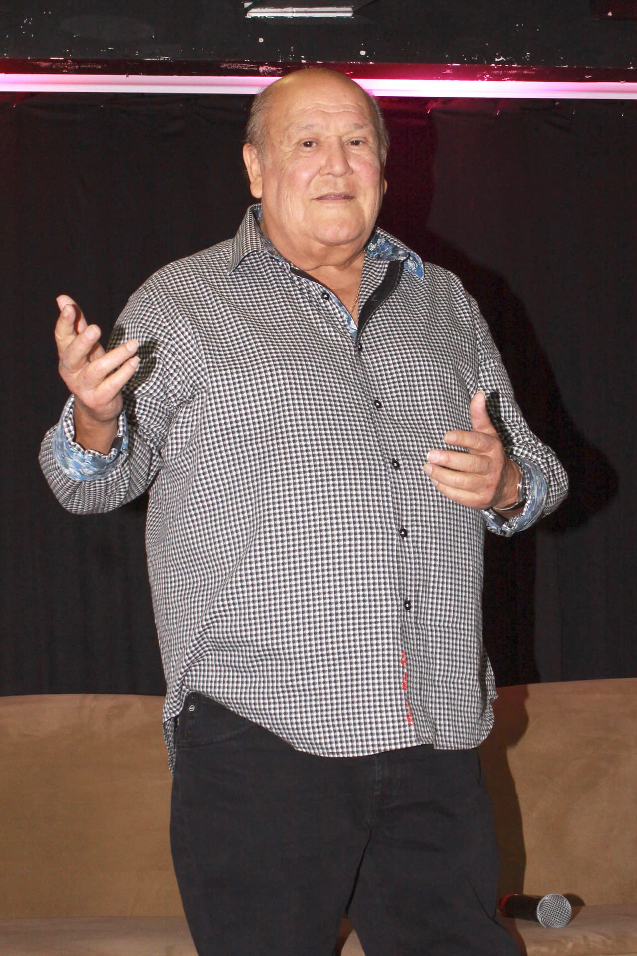 En declaraciones recopiladas por el programa
<b> <a href="https://youtu.be/exA1OiCcqzw" target="_blank">Ventaneando</a></b>, durante un encuentro con la prensa para promocionar su show en el estado de Chiapas, México, los cantantes 
<b>Alberto Vázquez </b>y 
<b>Leo Dan</b> arremetieron en contra del padre de Alejandra Guzmán.