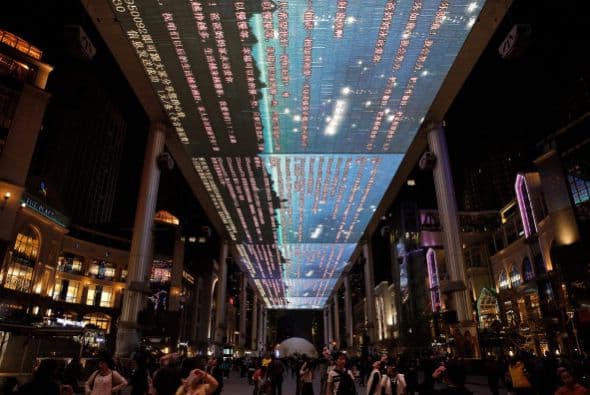 Un enorme cielo alumbrado por luces LED se mostró en el marco de este evento en el Distrito Central de Negocios de Beijing.