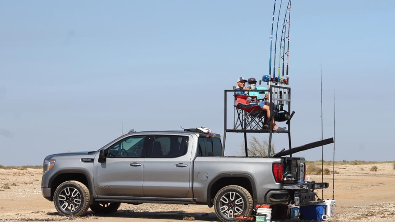 El equipo de pescadores sigue los reglamente para pescar en el estado de Texas. Para conocer estos reglamentos puedes visitar la
<b><a href="https://tpwd.texas.gov/espanol/pescar/vecindad/reglas" target="_blank">página de internet. </a></b>