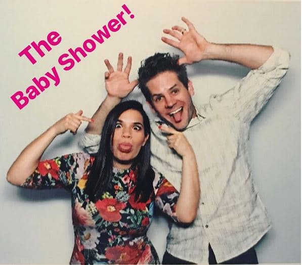 Con esta imagen, la actriz America Ferrera abrió un carrusel de fotos que compartió en su cuenta de Instagram sobre la fiesta de nacimiento que organizó con su esposo, Ryan Piers Williams, y sus amigos.