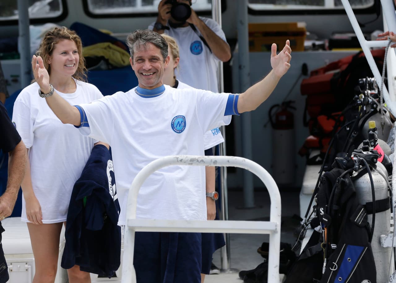 Cousteau a su regreso de la estación Aquarius, donde junto a su equipo estableció el récord de vivir 31 días bajo el agua. 
<br>
<br>Estas investigaciones dieron como resultado 12 estudios científicos publicados y 9,800 artículos científicos.
<br>