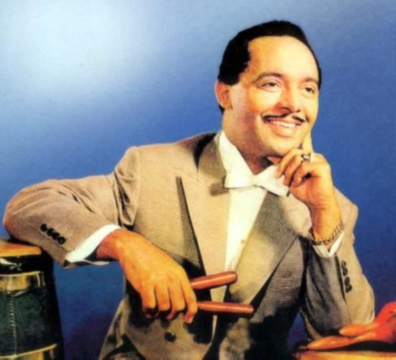 2. ‘Mambo No. 5’ - Dámaso Pérez Prado. Este talentoso músico la compuso pero varios la han versionado.