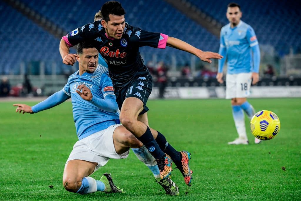 Lazio, como local, se impuso al Napoli de Genaro Gatusso 2-0. Los goles corrieron a cargo de Ciro Immobile y Luis Alberto Romero. El mexicano Hirving Lozano dejó el campo lesionado del tobillo, durante la J13 de la Serie A.