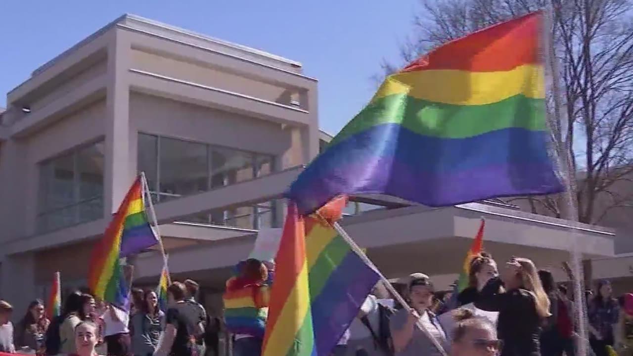 El gobernador firmó dos proyectos de ley, ¿por qué han causado tanta polémica?