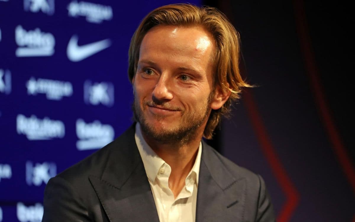 "Es un honor ser el cuarto jugador extranjero con más partidos jugados de toda la historia del Barça…", declaró el zaguero que consiguió trece títulos con los culés.