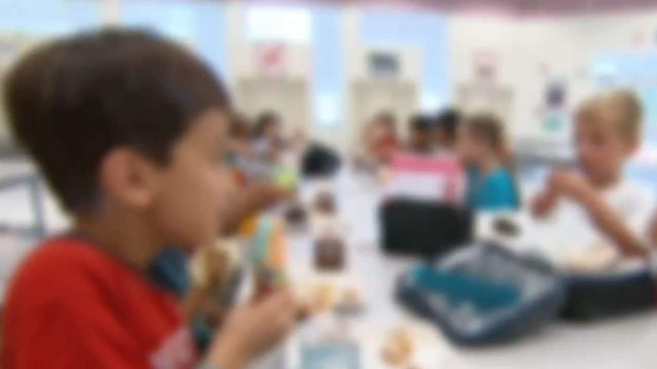 Por qué las escuelas públicas de Nueva York retiran de su menú los nuggets y la pizza 