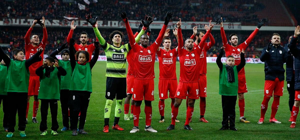 Guillermo Ochoa y el Standard Lieja le sacan el empate a uno al sublíder de Bélgica