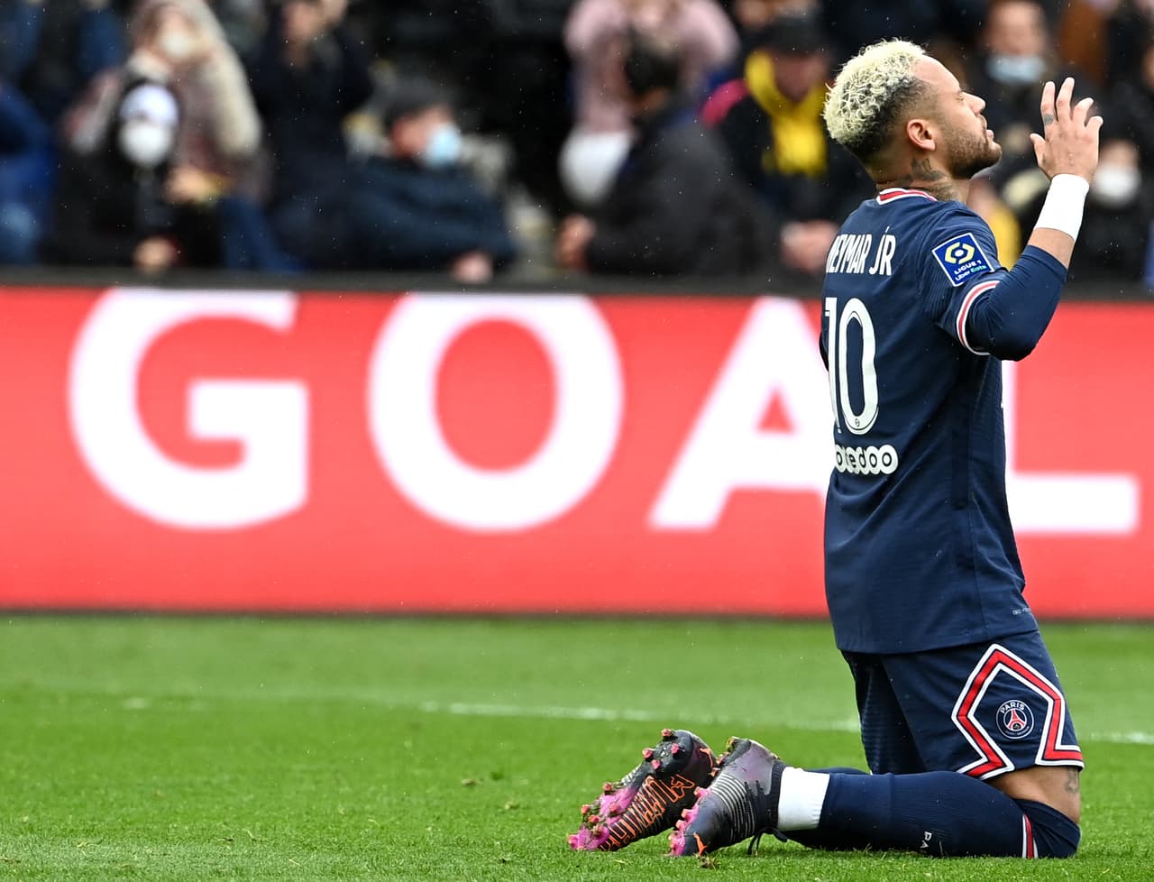 El PSG goleó al Bordeaux con los goles de Mbappé, Neymar y Leandro Paredes, pero ni esa victoria evitó los abucheos de sus seguidores, quienes castigaron especialmente al Ney y Lio.