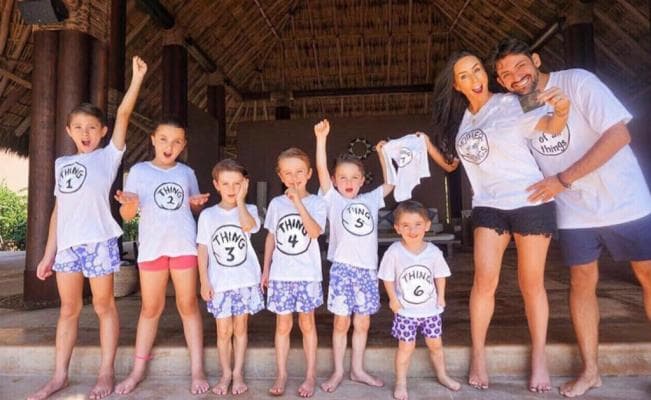 Ahora, que esta en la espera de su sexto hijo, Inés asegura que Javier no es un buen padre, que prefiere su vida social que ser responsable y que ella es quien mantiene a sus hijos. En este momento pelean en los tribunales por la firma para los pasaportes de los menores, la cual Javier no ha querido dar.