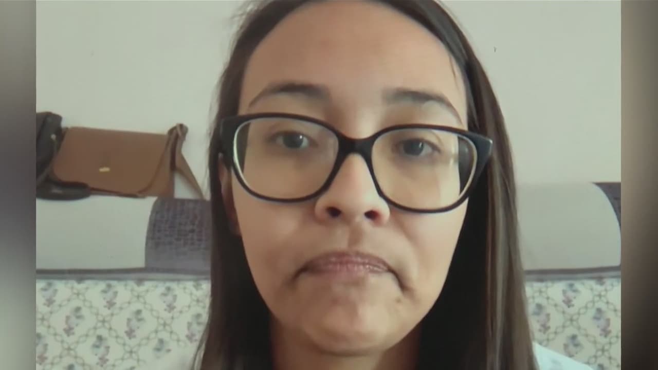 En febrero de 2020, Érika Gómez, una maestra de California, llegó a Yinchuan, China con la esperanza de transmitir conocimientos y ampliar su experiencia. Sin embargo, se encontró con la crisis por el coronavirus y alertaba sobre los peligros de la emfermedad y la realidad que afrontaba. Sin embargo, el relato de Gómez era algo que no imaginamos experimentar.