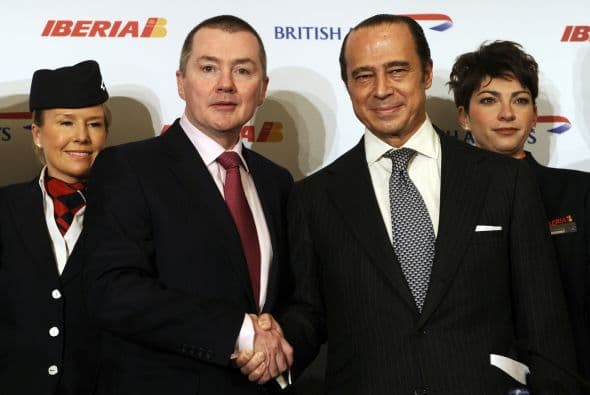Los accionistas de British Airways e Iberia aprobaron la fusión de las compañías británica y española, que creará el segundo mayor grupo aéreo europeo, capaz de competir con los gigantes del sector pero también con las compañías 'low cost'.