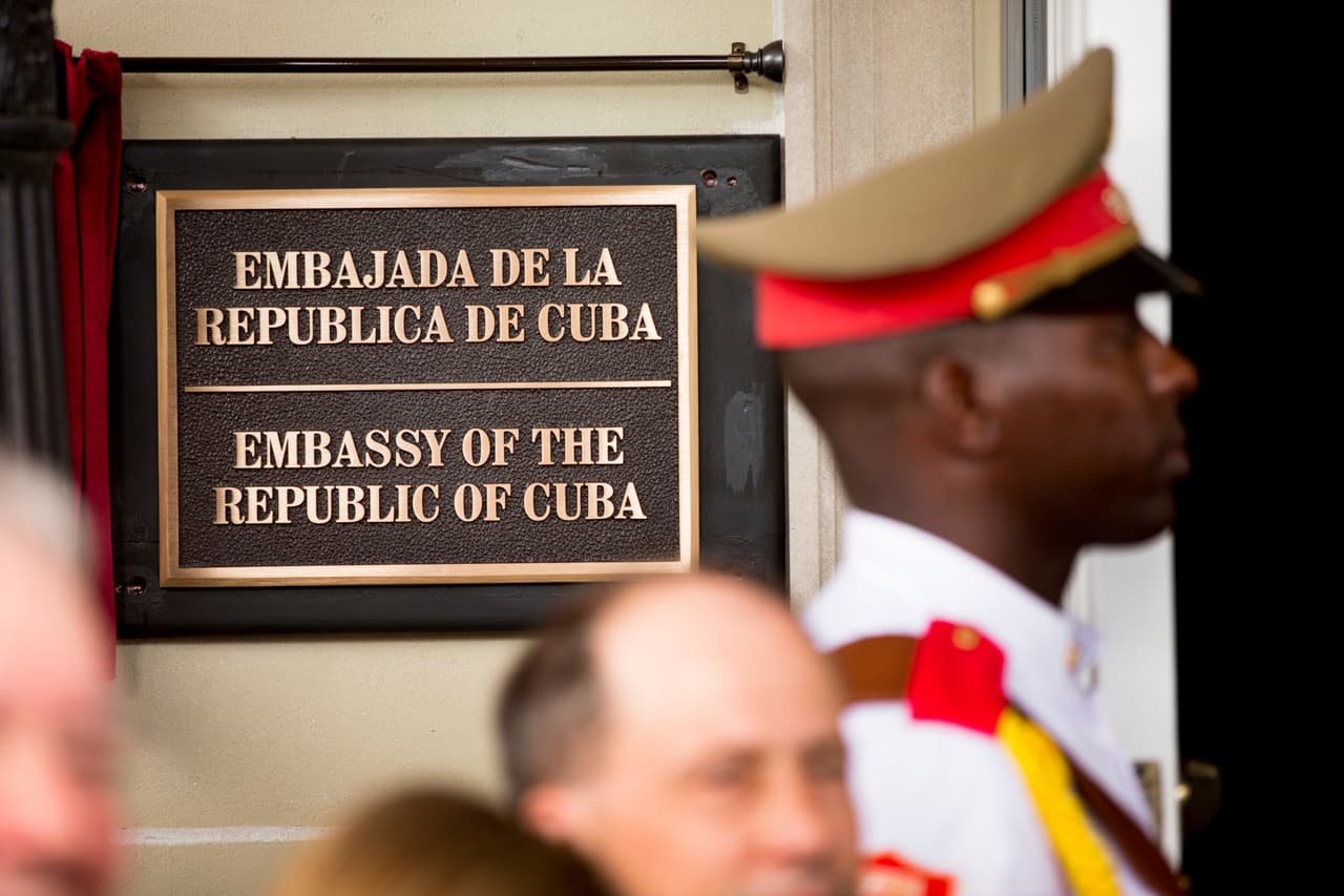 EEUU expulsa a dos diplomáticos cubanos tras un confuso incidente que provocó pérdida de audición a estadounidenses en Cuba